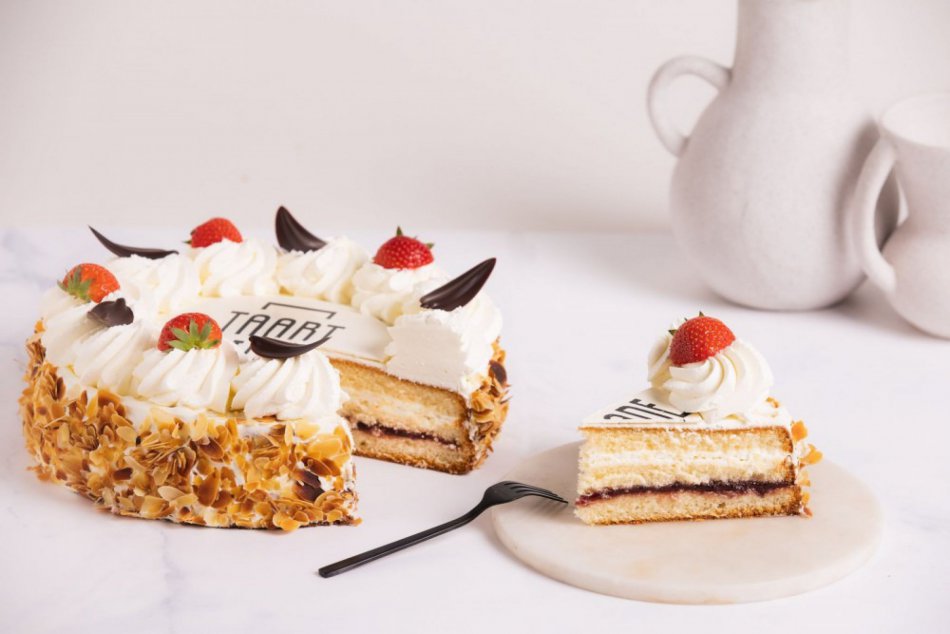 Slagroomtaart rond met logo 12 personen 