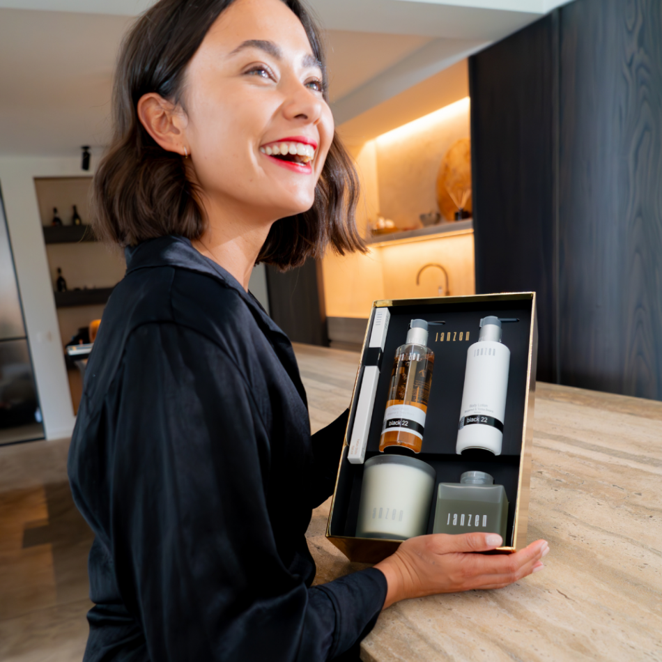 Luxury Moments Black 22-XL