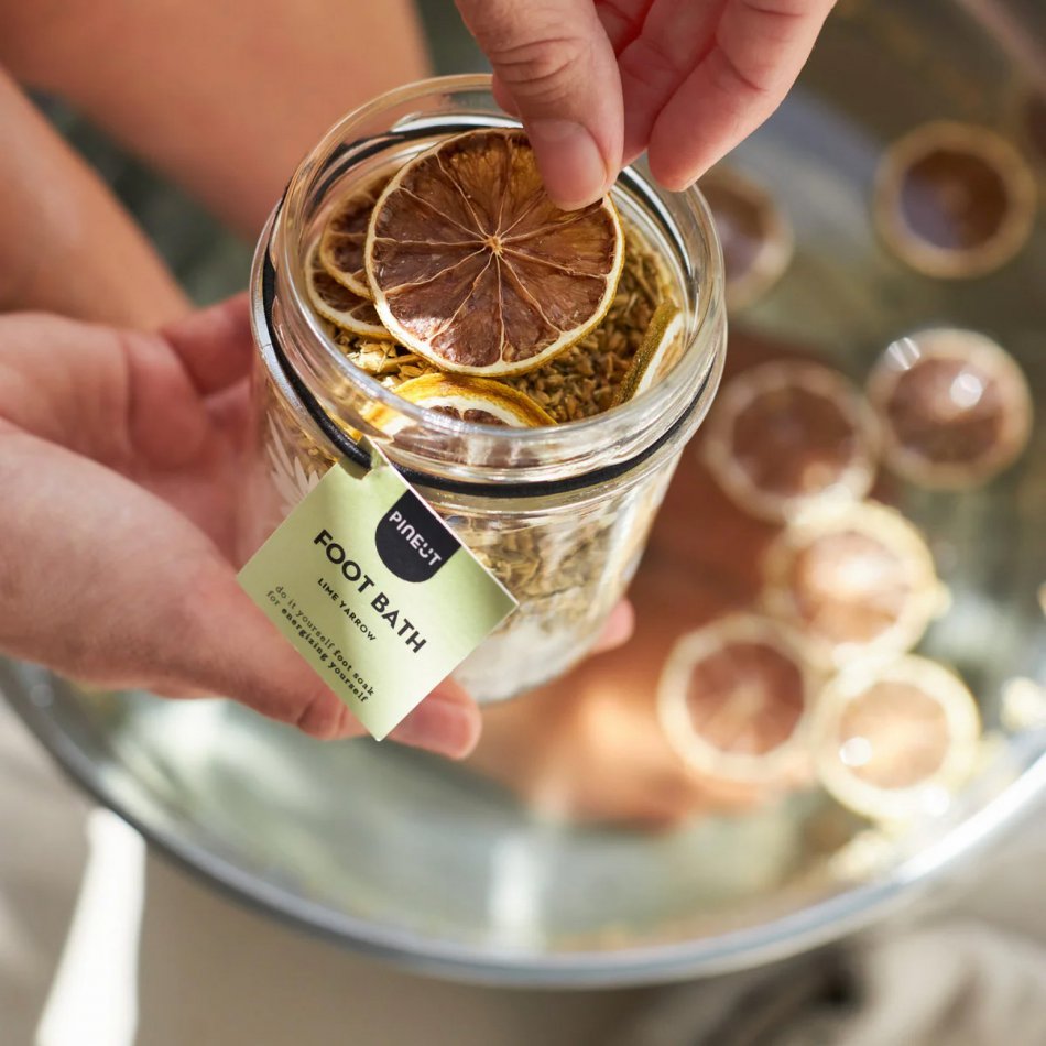 Pineut Foot Bath jar Lime Yarrow
